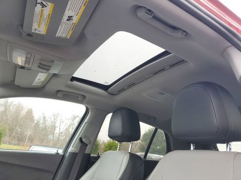 Used 2018 Chevrolet Trax Premier FWD image 12