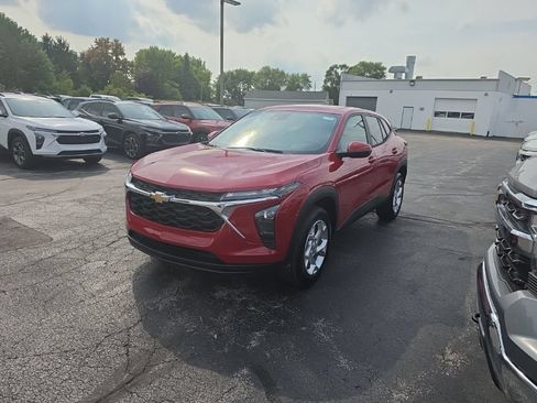 New 2026 Chevrolet Trax LS w/ LS Convenience Package FWD image 3