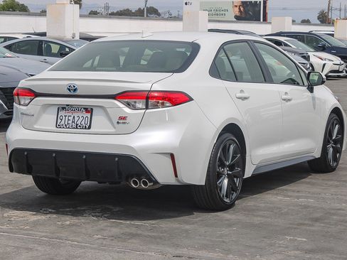 Used 2025 Toyota Corolla SE w/ Convenience Package image 9