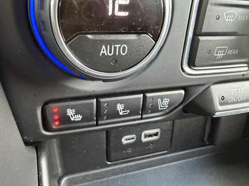 Used 2024 Chevrolet Tahoe High Country w/ Premium Package image 27