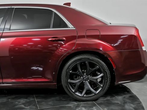 Used 2019 Chrysler 300 Touring RWD image 7