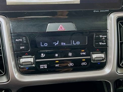 Used 2022 Kia Sorento S FWD image 16