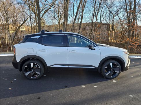 New 2026 Nissan Kicks SR w/ SR Premium Package AWD/4WD image 2