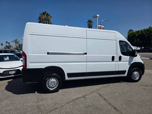 Used 2025 RAM ProMaster 2500 w/ Convenience Group FWD image 4