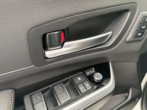 Certified 2025 Toyota Sienna Platinum FWD image 23