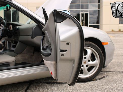 Used 1998 Porsche Boxster image 17