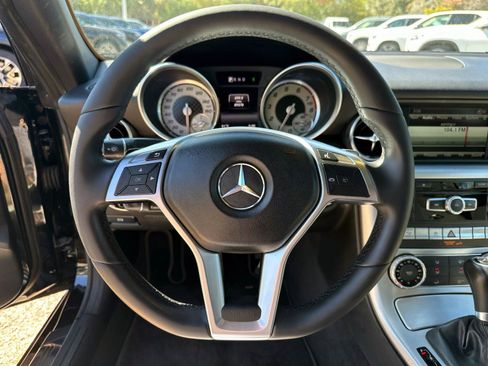 Used 2015 Mercedes-Benz SLK 250 image 17