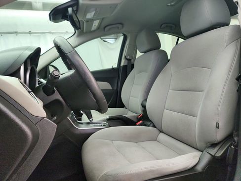 Used 2015 Chevrolet Cruze LT image 12