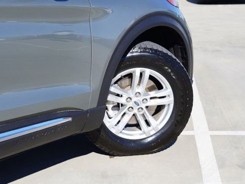Used 2020 Ford Explorer XLT w/ Equipment Group 202A image 7