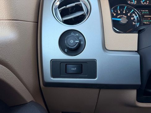 Used 2014 Ford F150 Lariat w/ Lariat Chrome Package image 24