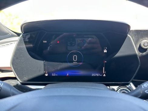 Used 2024 Chevrolet Trax RS w/ Driver Confidence Package FWD image 28