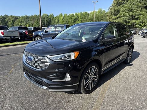 Used 2019 Ford Edge Titanium w/ Equipment Group 301A AWD/4WD image 3