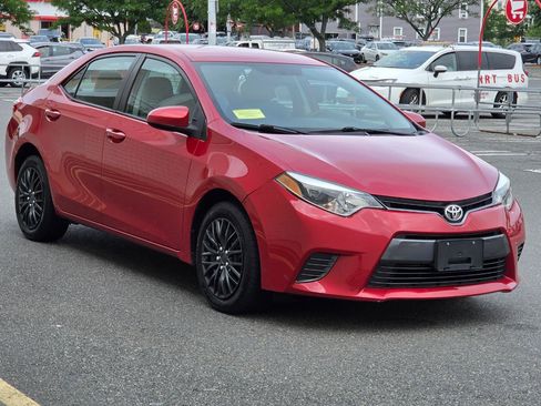 Used 2015 Toyota Corolla LE FWD image 3