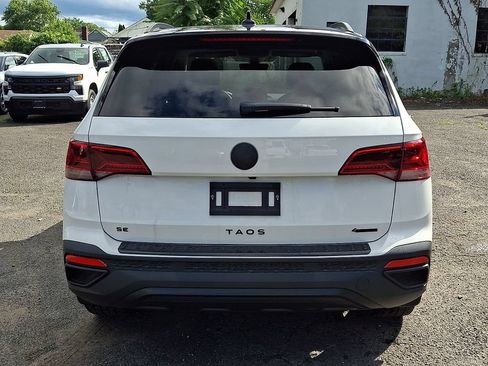 Used 2024 Volkswagen Taos SE AWD/4WD image 6