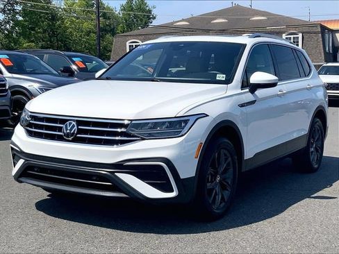 Used 2024 Volkswagen Tiguan SE AWD/4WD image 2