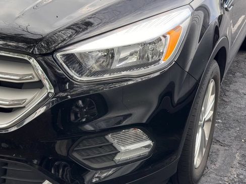 Used 2019 Ford Escape SE FWD image 11