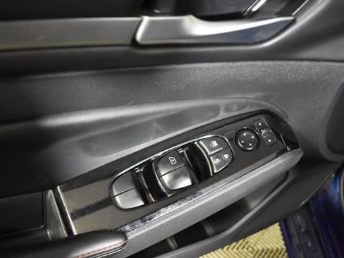 Used 2024 Nissan Altima 2.5 SR w/ SR Premium Package FWD image 8