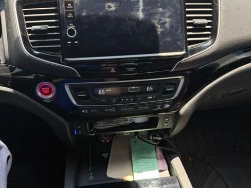 Used 2025 Honda Ridgeline Black Edition image 15