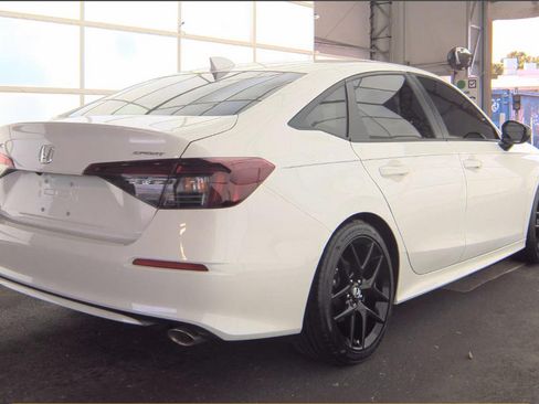 Used 2025 Honda Civic Sport image 5