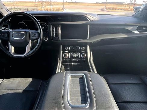 Used 2021 GMC Yukon Denali w/ Denali Premium Package image 15