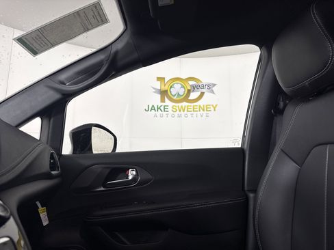 New 2026 Chrysler Pacifica Select image 25