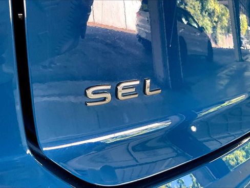 Used 2025 Volkswagen Atlas Cross Sport SEL image 11