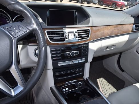 Used 2014 Mercedes-Benz E 350 4MATIC Sedan image 9