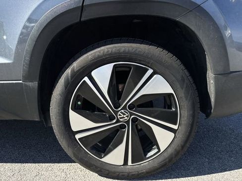 Used 2024 Volkswagen Taos SE w/ Panoramic Sunroof Package image 32