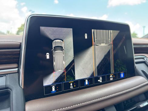 Used 2021 Chevrolet Suburban High Country image 41