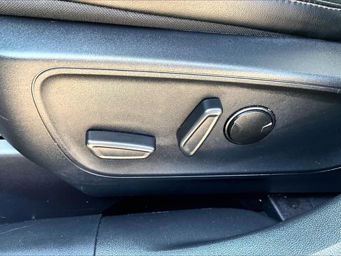 Used 2025 Ford Escape Platinum AWD/4WD image 34