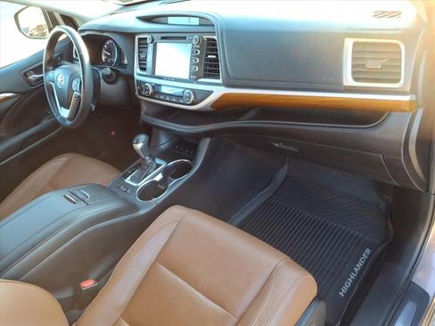Used 2019 Toyota Highlander Limited Platinum image 18