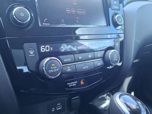 Used 2020 Nissan Rogue Sport SV FWD image 15