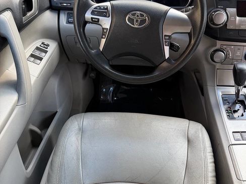 Used 2012 Toyota Highlander SE image 12