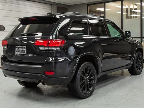 Used 2019 Jeep Grand Cherokee Altitude image 28