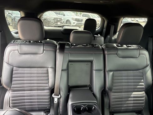 Used 2025 Ford Explorer ST-Line w/ ST-Line Street Pack AWD/4WD image 9