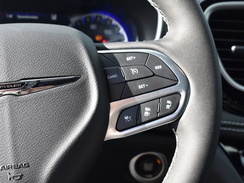 New 2026 Chrysler Pacifica Select FWD image 14