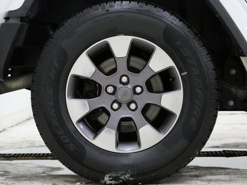 Used 2018 Jeep Wrangler Unlimited Sahara image 10