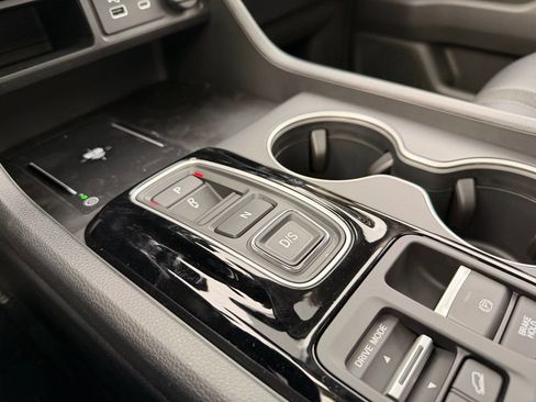 Used 2025 Honda Pilot Touring image 10