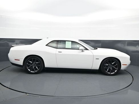Used 2019 Dodge Challenger R/T w/ Driver Convenience Group RWD image 4