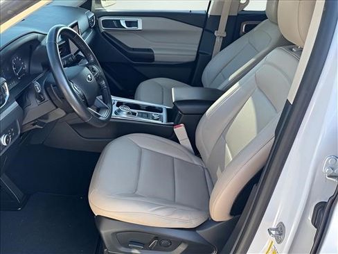 Used 2020 Ford Explorer XLT w/ Equipment Group 202A AWD/4WD image 5