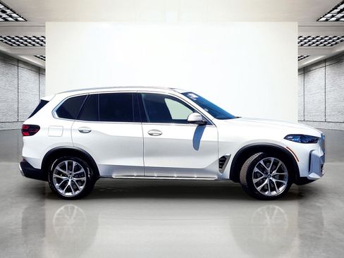 Used 2025 BMW X5 xDrive50e AWD/4WD image 5