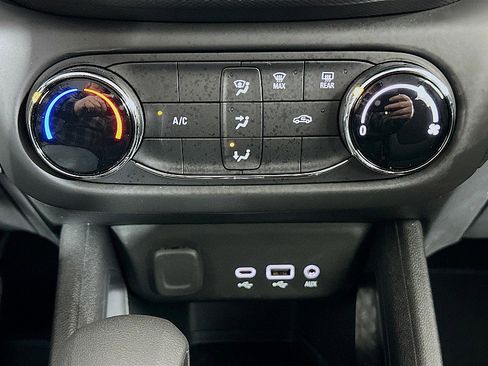 Used 2022 Chevrolet TrailBlazer LS AWD/4WD image 16