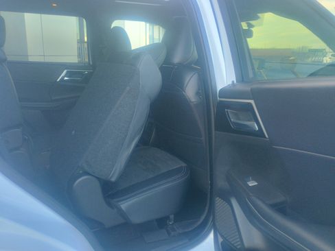 Used 2024 Mitsubishi Outlander SE image 15