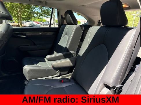 Used 2024 Toyota Highlander Platinum AWD/4WD image 23