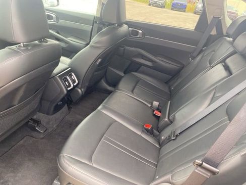 Used 2024 Kia Sorento S image 11