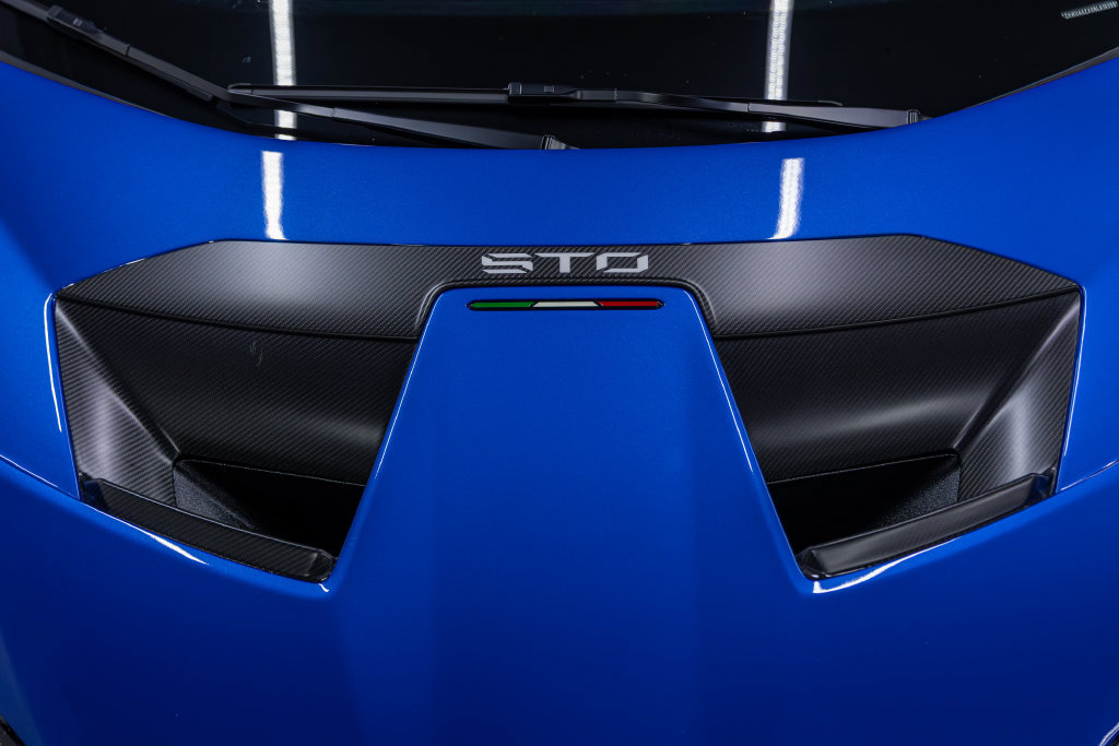 Used 2022 Lamborghini Huracan STO RWD image 7