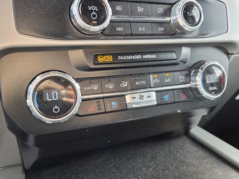 Used 2022 Ford F350 Lariat w/ Tremor Off-Road Package AWD/4WD image 27