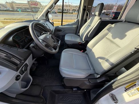 Used 2018 Ford Transit 150 XL image 17