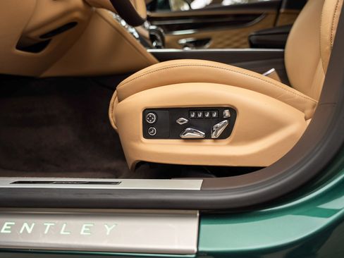 Used 2023 Bentley Flying Spur W12 image 20