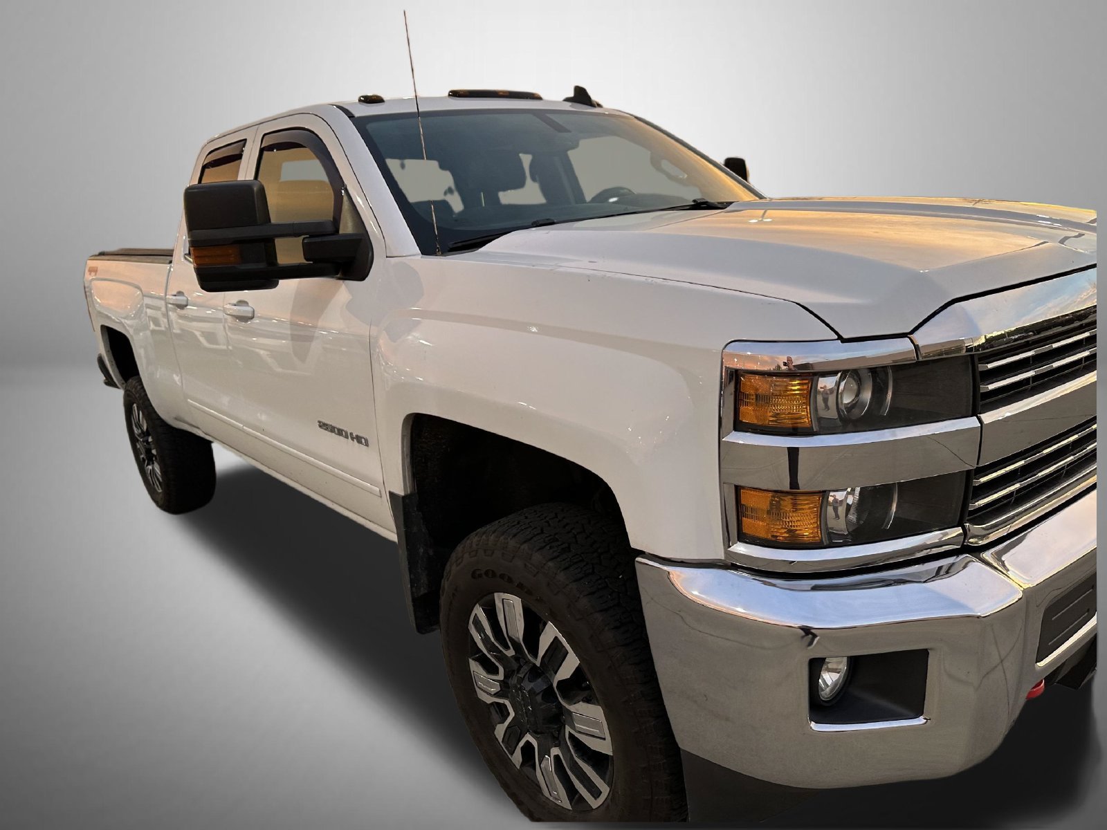 Used 2015 Chevrolet Silverado 2500 LT w/ LT Convenience Package AWD/4WD image 2